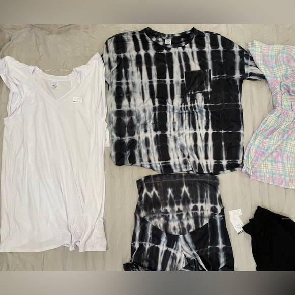 Maternity Shirts Bundle - Picture 6 of 13